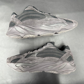 Yeezy Boost 700 V2 Vanta Size 11 USED