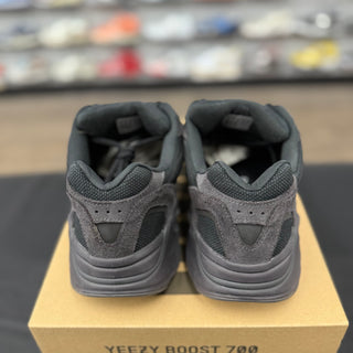 Yeezy Boost 700 V2 Vanta Size 11 USED