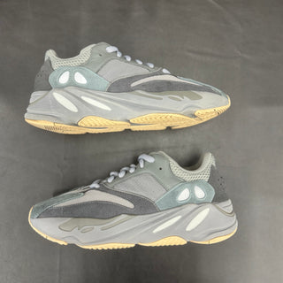 Yeezy 700 Teal USED