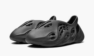 Yeezy Foam RNR Dark Onyx NEW